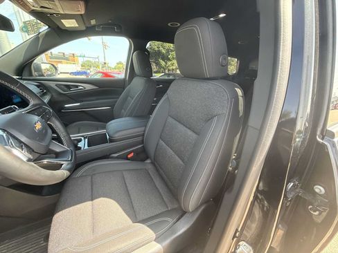 Used 2025 Chevrolet Traverse LT w/ Driver Confidence Package AWD/4WD image 19