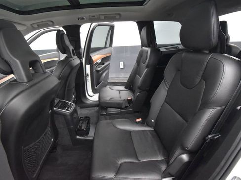 Used 2022 Volvo XC90 T8 Inscription Expression w/ Climate Package image 40