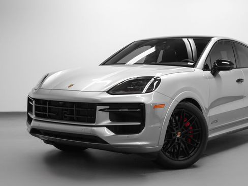 Certified 2025 Porsche Cayenne GTS AWD/4WD image 7