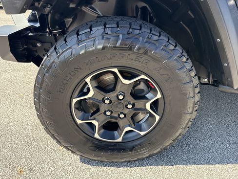 Used 2023 Jeep Wrangler Unlimited Rubicon AWD/4WD image 11