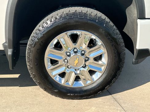 Used 2024 Chevrolet Silverado 2500 High Country w/ High Country Premium Package AWD/4WD image 10