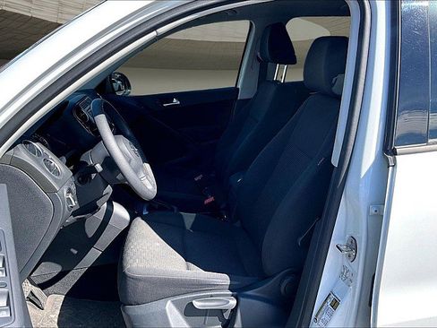 Used 2018 Volkswagen Tiguan Limited image 24