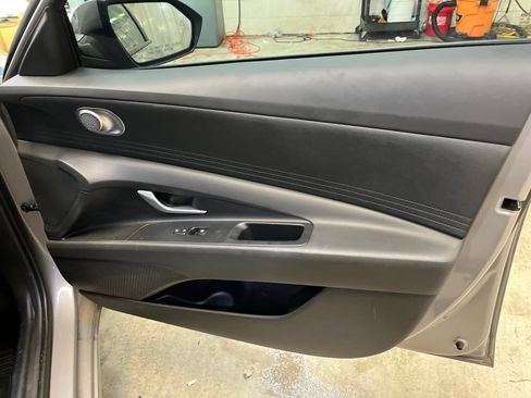 Used 2025 Hyundai Elantra Hybrid FWD image 30