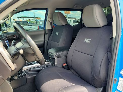 Used 2021 Toyota Tacoma SR5 AWD/4WD image 11