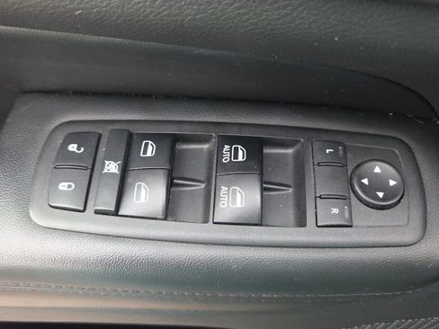 Used 2018 Jeep Grand Cherokee Altitude image 24