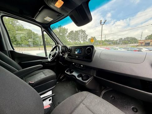 Used 2021 Mercedes-Benz Sprinter 2500 w/ Premium Package image 33