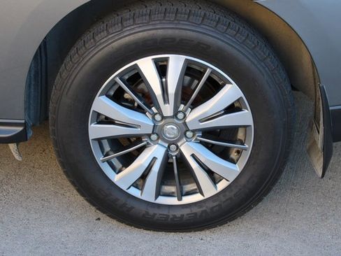 Used 2019 Nissan Pathfinder S image 27