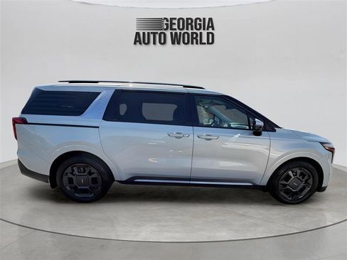 Used 2025 Kia Carnival SX FWD image 11