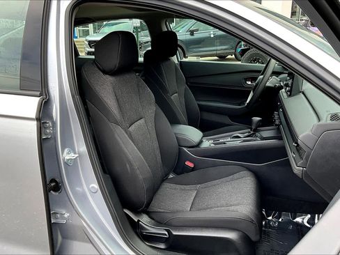 Used 2025 Honda Accord SE image 10