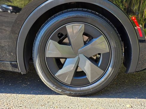 Used 2024 Toyota Prius LE image 29