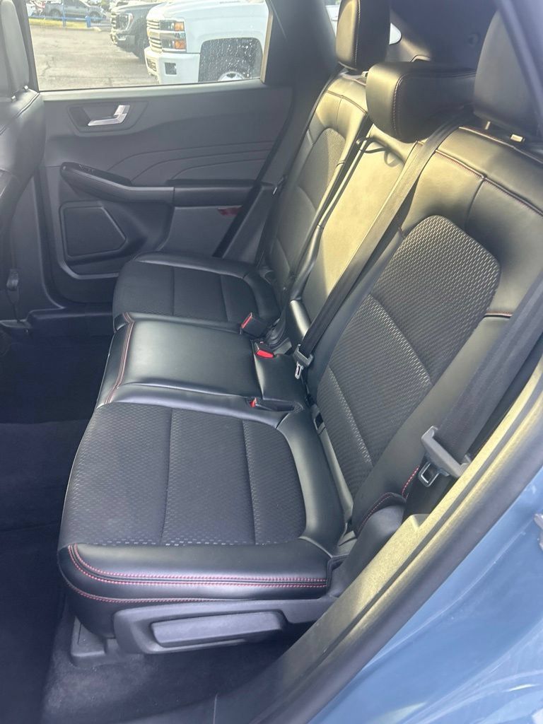 Used 2025 Ford Escape ST-Line Select AWD/4WD image 6