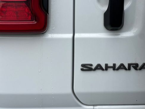 Used 2025 Jeep Wrangler Sahara image 50