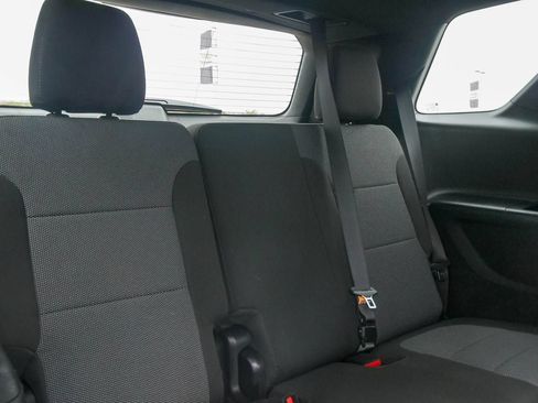 Used 2023 Chevrolet Traverse LT FWD image 16