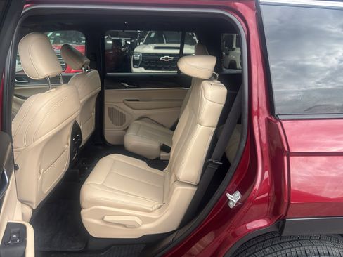 Used 2025 Jeep Grand Cherokee L Limited w/ Luxury Tech Group II AWD/4WD image 14