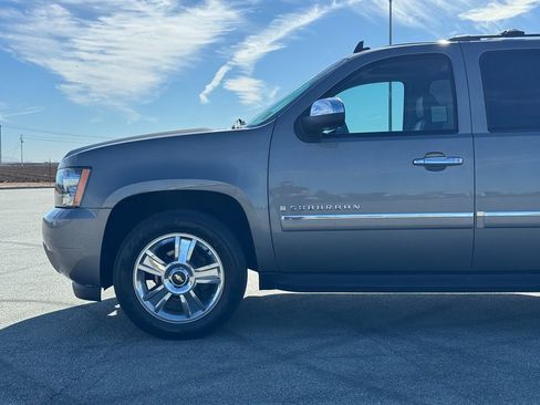 Used 2009 Chevrolet Suburban LTZ image 2