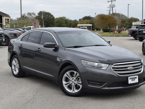 Used 2018 Ford Taurus SEL w/ Equipment Group 201A image 7