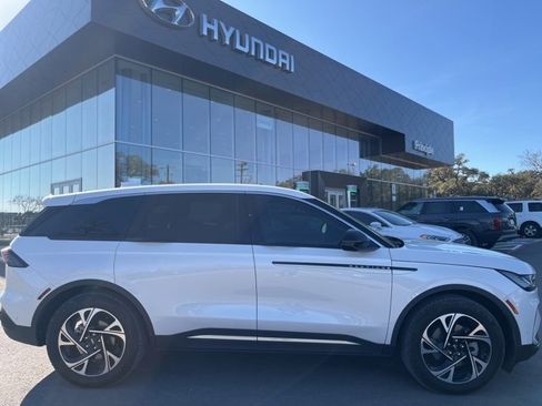 Used 2024 Lincoln Nautilus Premier w/ Equipment Group 102A image 8