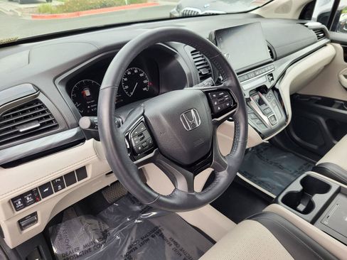 Used 2025 Honda Odyssey Elite image 12