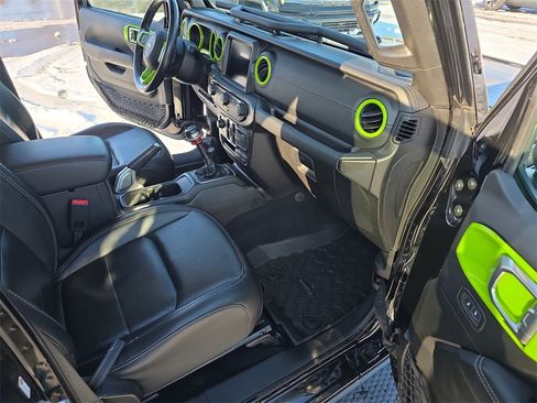 Used 2019 Jeep Wrangler Unlimited Sahara w/ Uconnect 4C Nav & Sound Group image 10