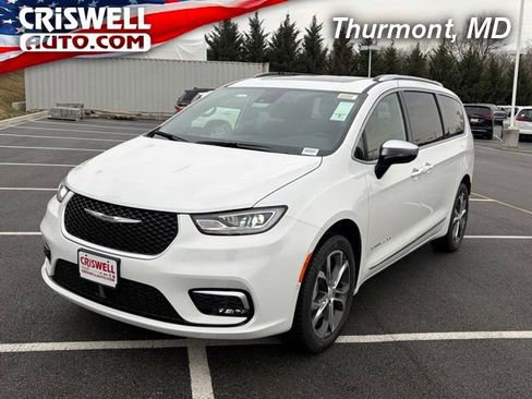 New 2026 Chrysler Pacifica Pinnacle image 1