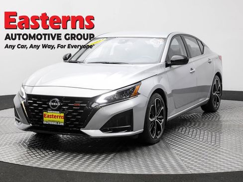 Used 2023 Nissan Altima 2.5 SR FWD image 1