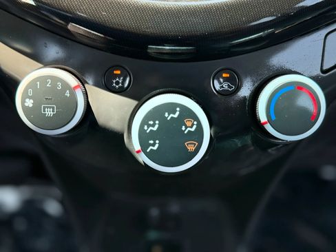 Used 2014 Chevrolet Spark LT FWD image 15