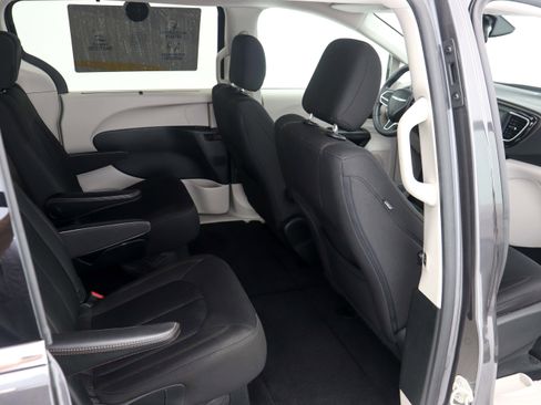 Used 2018 Chrysler Pacifica Touring Plus image 15