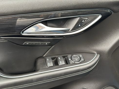 Used 2023 Buick Envision Essence FWD image 12