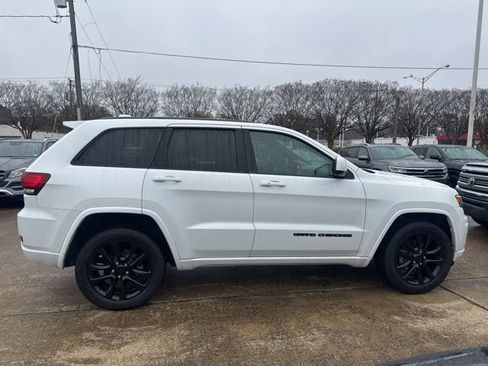 Used 2020 Jeep Grand Cherokee Altitude image 4