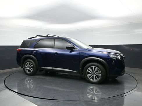 Used 2026 Nissan Pathfinder SL FWD image 6