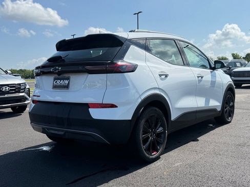 Used 2023 Chevrolet Bolt EUV LT w/ Convenience Package FWD image 5