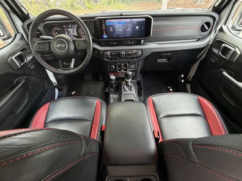 Used 2024 Jeep Wrangler Unlimited Rubicon AWD/4WD image 39