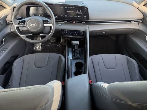 Used 2025 Hyundai Elantra Sport image 9