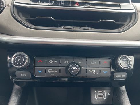 Used 2025 Jeep Compass Limited image 20