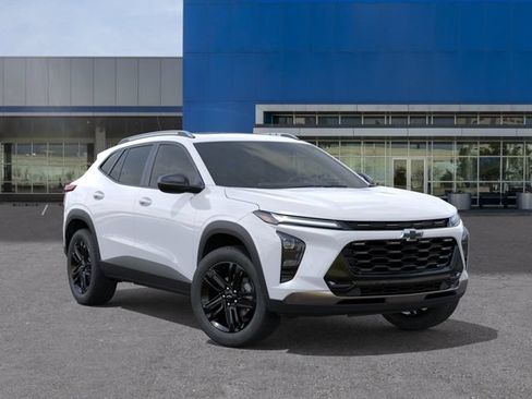 New 2026 Chevrolet Trax ACTIV w/ Sunroof Package FWD image 7