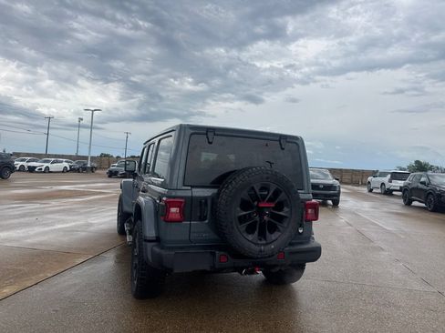 Used 2025 Jeep Wrangler Unlimited Sahara AWD/4WD image 15