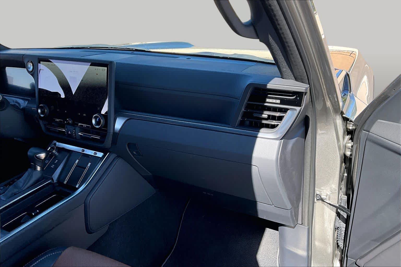 Certified 2026 Lexus GX 550 w/ Cold Area Package AWD/4WD image 18