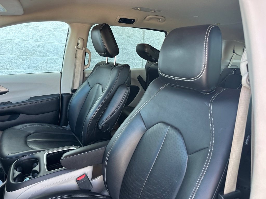 Used 2024 Chrysler Pacifica Limited FWD image 11