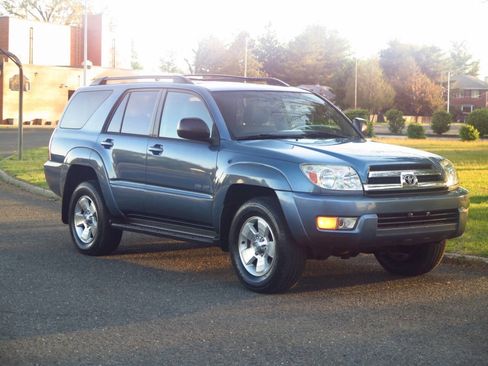 Used 2005 Toyota 4Runner SR5 AWD/4WD image 6