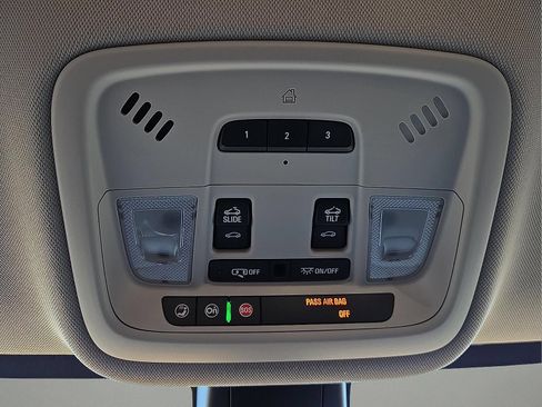 Used 2018 Chevrolet Traverse LT FWD image 20