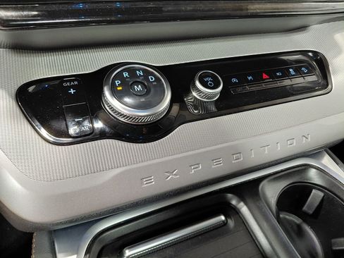 Certified 2025 Ford Expedition Active AWD/4WD image 33
