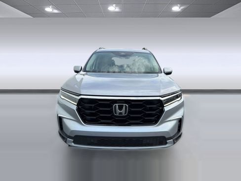 Used 2025 Honda Pilot Touring image 6