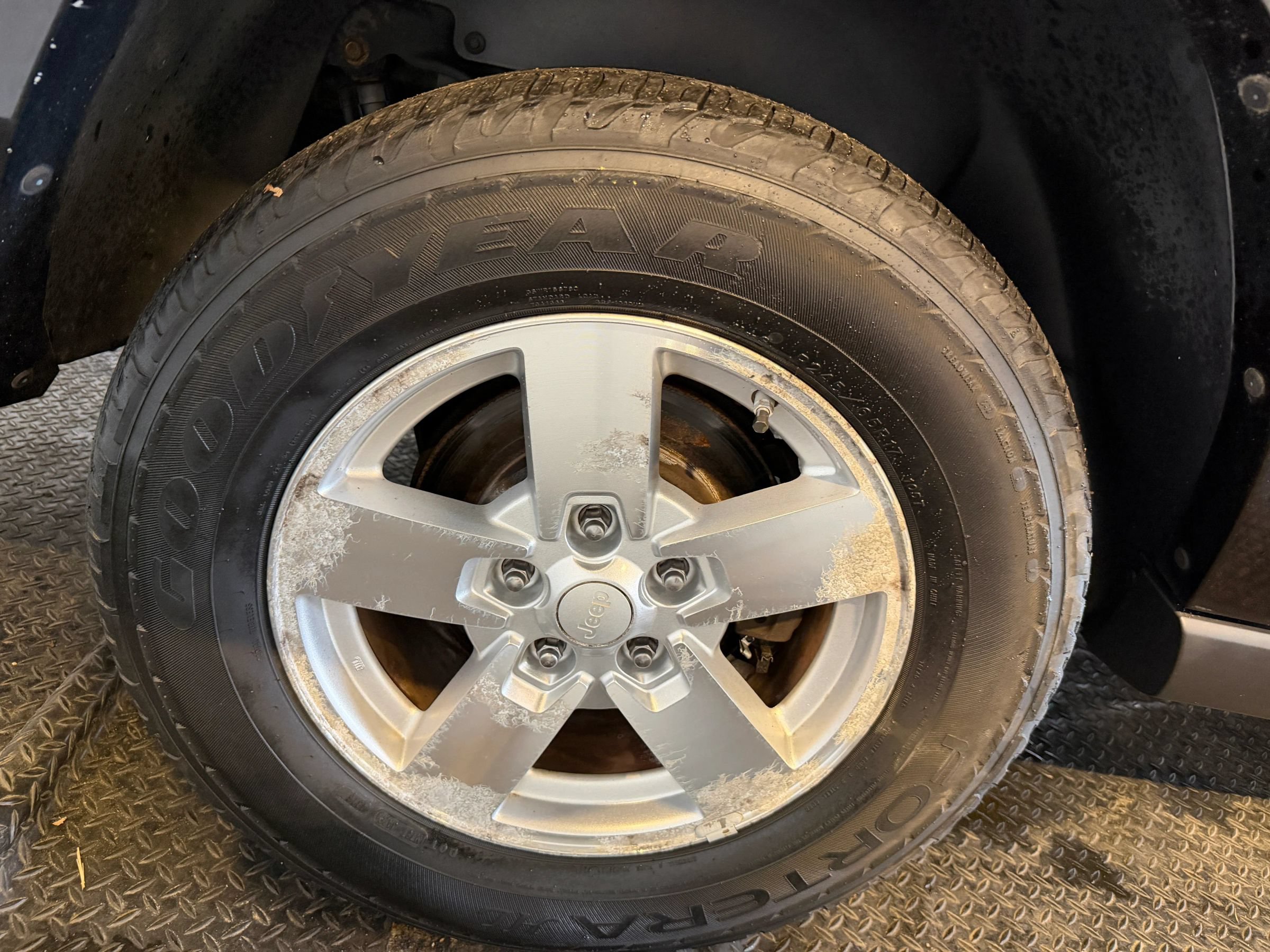 Used 2007 Jeep Commander Sport RWD image 42