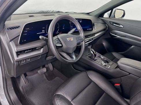 Used 2024 Cadillac XT4 Premium Luxury image 9