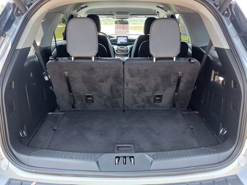 Used 2023 Ford Explorer XLT w/ Equipment Group 202A AWD/4WD image 6