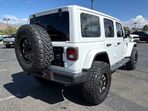 Used 2020 Jeep Wrangler Unlimited Sahara AWD/4WD image 3