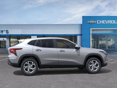 New 2026 Chevrolet Trax LS w/ LS Convenience Package FWD image 6
