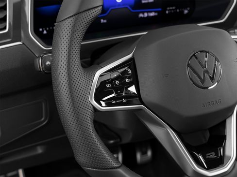 Certified 2024 Volkswagen Tiguan SE R-Line FWD image 45