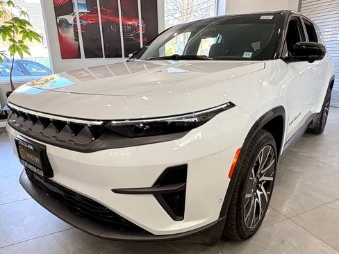 Used 2025 Jeep Wagoneer S Limited image 3