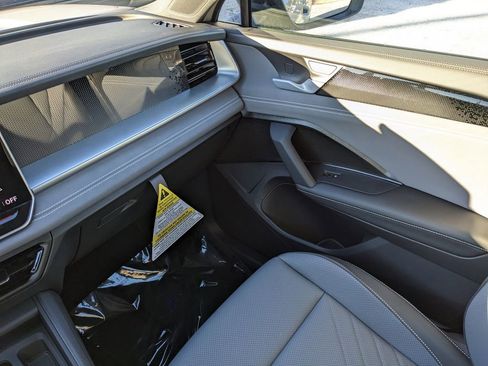 New 2026 Volkswagen Tiguan SE R-Line image 16